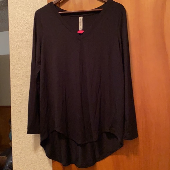 Zenana Outfitters Tops - Pullover